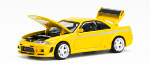 NISSAN GT-R NISMO 400R PROTOTYPE - 1/64 DIECAST WITH OPEN ENGINE AND TRUCK COVER